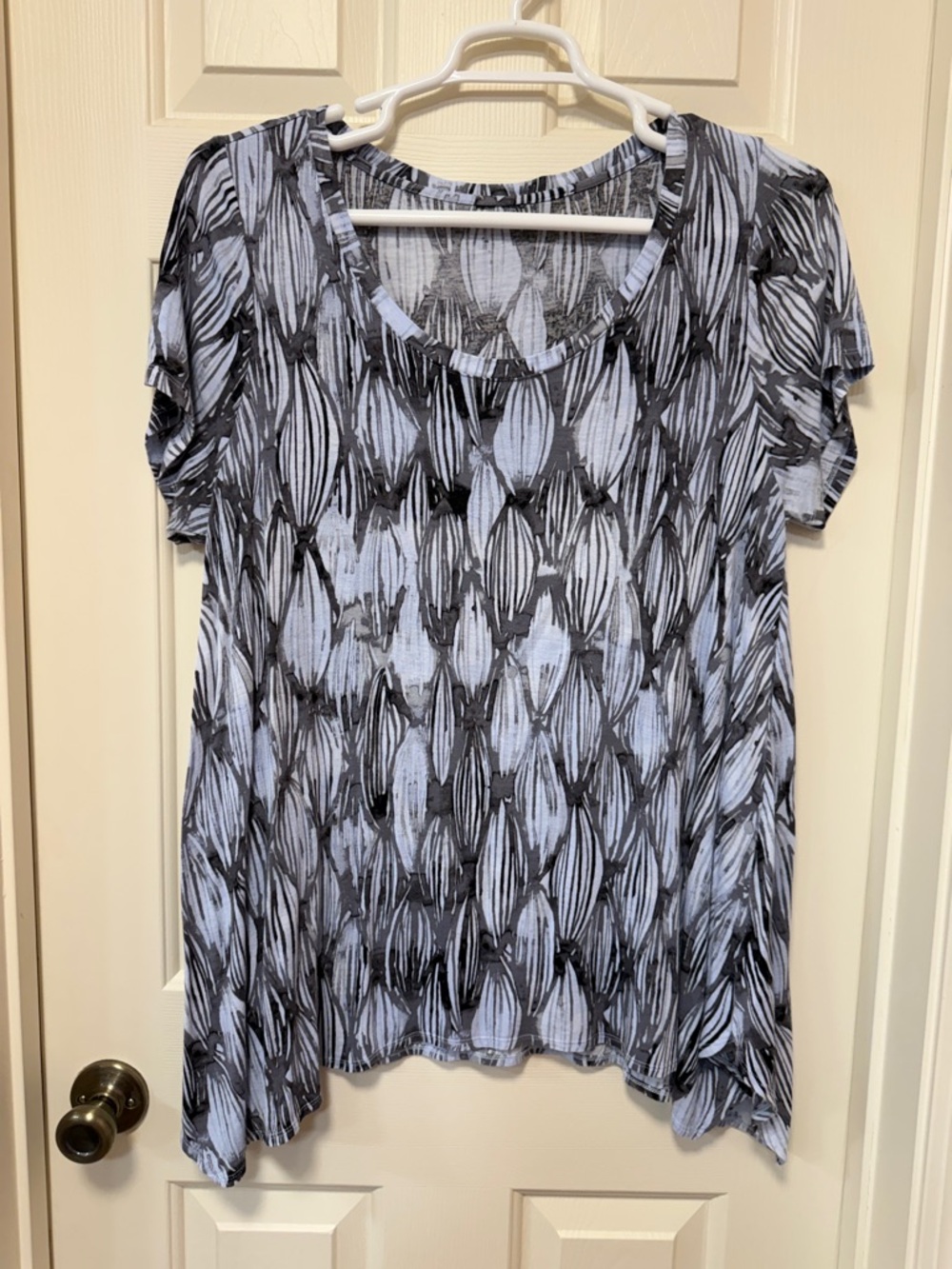 Women's Black & Light Gray Printed Short-Sleeve Tee